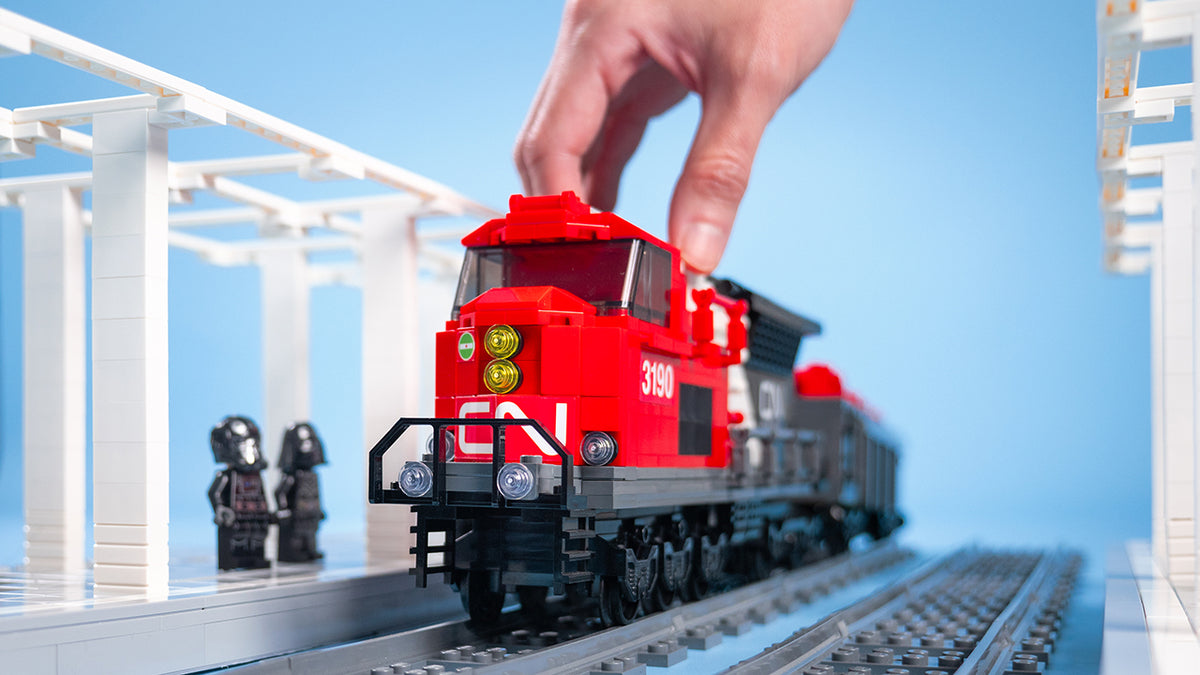 Canadian National Freight Locomotive (GE ET44AC) Instructions